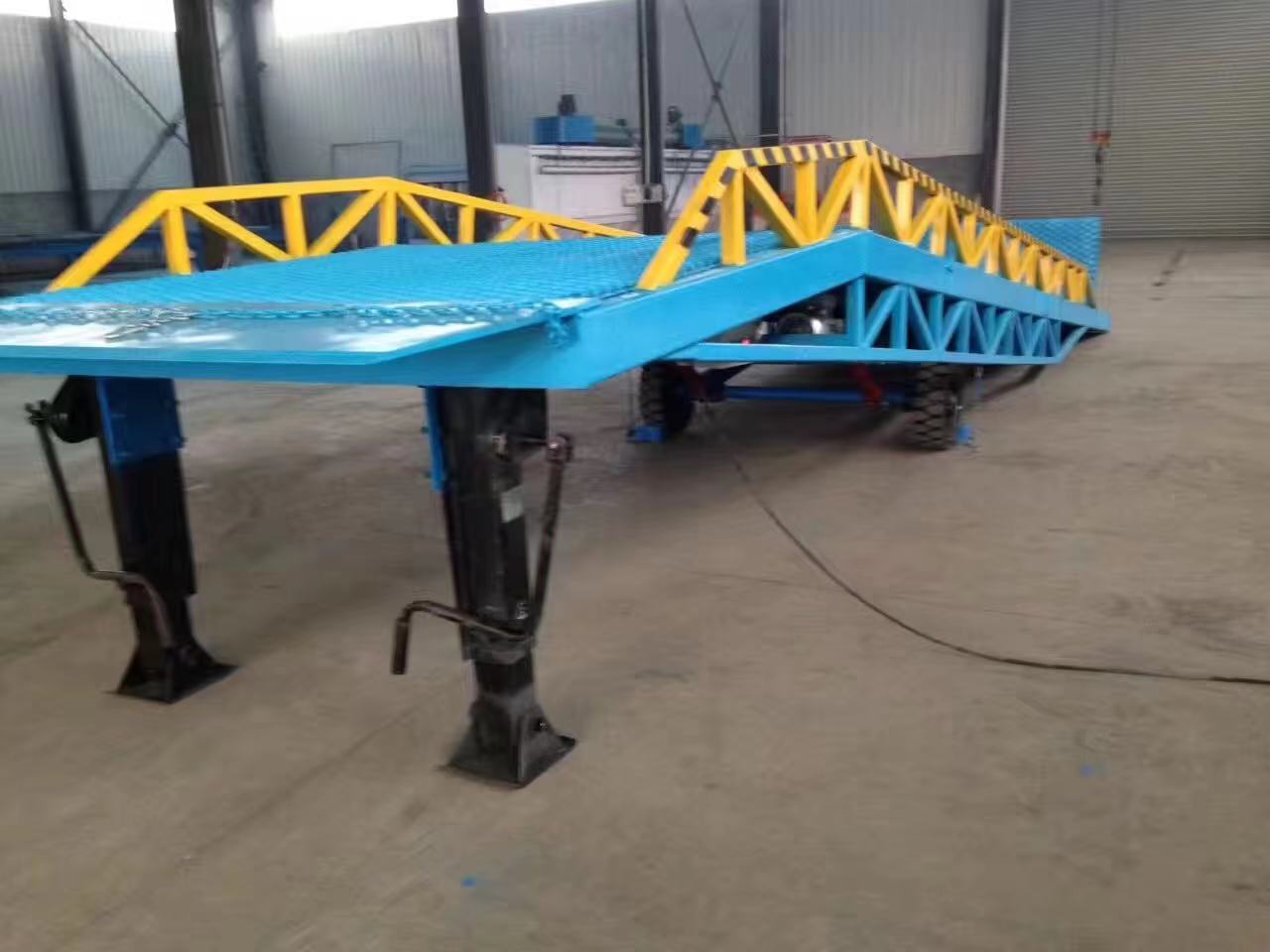 移動(dòng)式登車橋